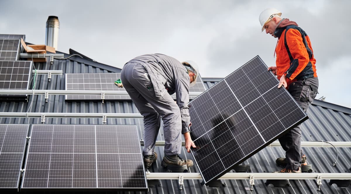 Solare Energie fürs Gewerbe: So integrieren Sie Solarstromanlagen in Ihre bestehende Strominfrastruktur